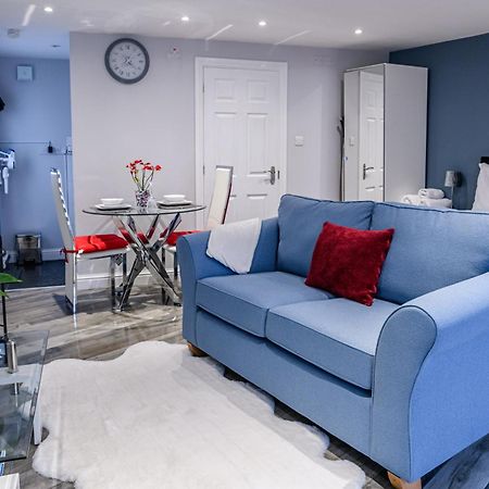 Luxury One Bedroom Guesthouse M6, Junction 10 Walsall Willenhall Buitenkant foto