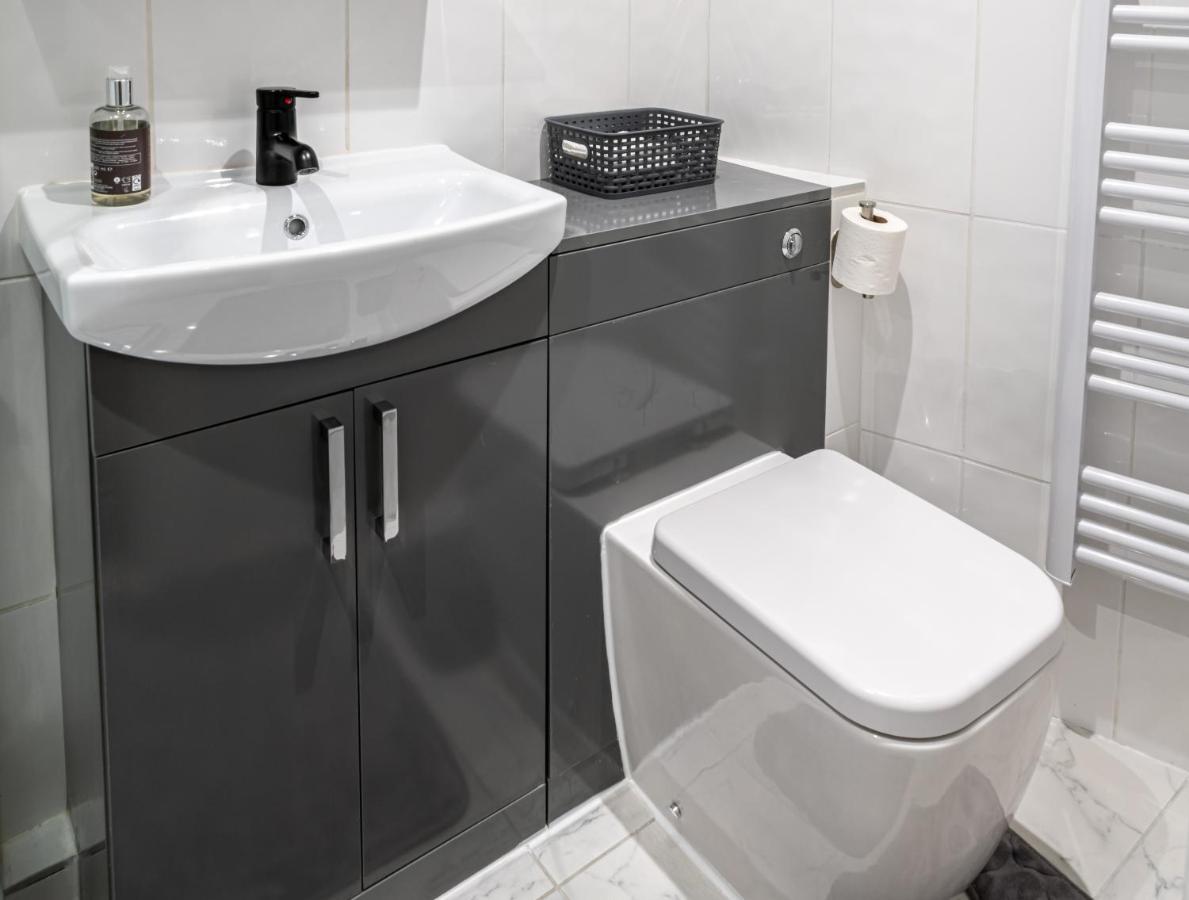 Luxury One Bedroom Guesthouse M6, Junction 10 Walsall Willenhall Buitenkant foto