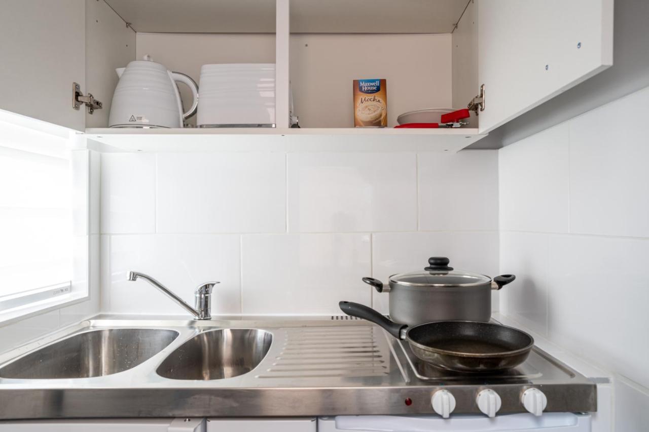 Luxury One Bedroom Guesthouse M6, Junction 10 Walsall Willenhall Buitenkant foto